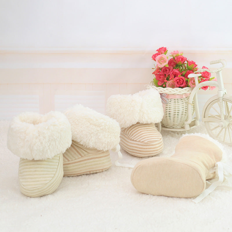 Newborn cozy print baby shoes in beige with soft fur lining and striped pattern for warmth and comfort